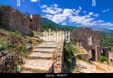 Des ruines et des églises de la ville fantôme byzantine médiévale-château de Mystras, Péloponnèse, Grèce Banque D'Images