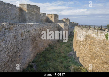 Mur de défense principal et le fossé de la forteresse Akkerman (White Rock forteresse) Banque D'Images