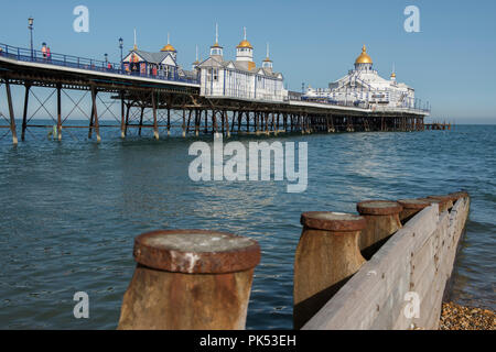 La jetée victorienne à Eastbourne, dans le comté d'East Sussex sur la côte sud de l'Angleterre, au Royaume-Uni. Banque D'Images