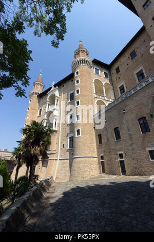 Vue sur le Palais Ducal d'Urbino, célèbre ville italienne connue pour être la capitale de la Renaissance Banque D'Images