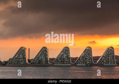 La Vague à Vejle, Danemark conçu par Henning Larsen Architects est un nouveau logement unique qui embrasse l'œuvre sculpturale et formes organiques pour devenir un sw Banque D'Images