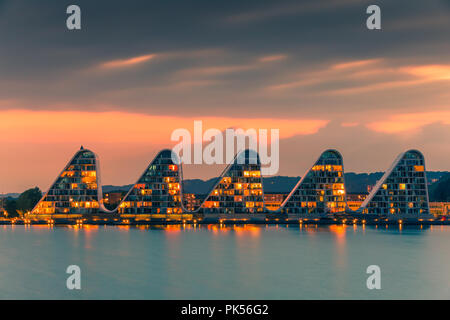 La Vague à Vejle, Danemark conçu par Henning Larsen Architects est un nouveau logement unique qui embrasse l'œuvre sculpturale et formes organiques pour devenir un sw Banque D'Images