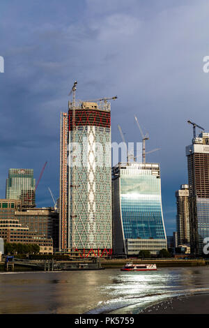 Septembre 2018 - la nouvelle ligne d'horizon changeante de Canary Wharf, construction de Terre-Neuve - un gratte-ciel résidentiel et un immeuble de bureaux de la rue Bank Banque D'Images