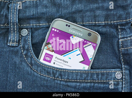 Montréal, Canada - le 8 septembre 2018 : Microsoft mobile app Discovered PowerApps (PowerApps détectés). Discovered PowerApps (PowerApps détectés) de Microsoft est une formidable entrée dans le développement du code de l'espace. Banque D'Images