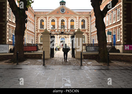 Bluecoat Chambers in School Lane est le plus ancien bâtiment du centre de Liverpool, en Angleterre. Banque D'Images