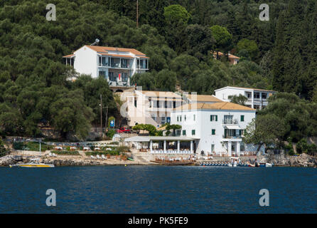 La maison blanche accueil de geral Durrell à Kalami Bay sur l'île grecque de Corfou. Banque D'Images