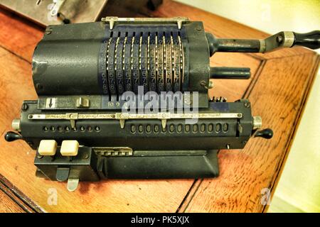 Ancien et vintage machine à calculer Banque D'Images