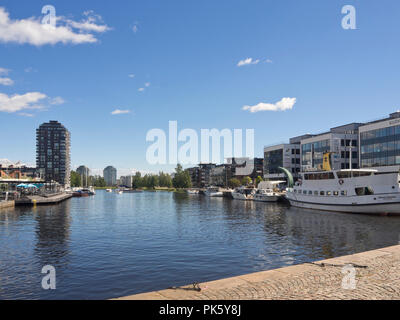 Vue de l'Bryggudden à Karlstad Suède Värmland, restaurants et de la marina où se réunit le Lac Vänern Klarälven Banque D'Images