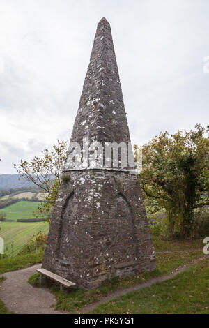 Monument de Waterloo un obélisque en pierre érigée en 1818 par pour la commémoration de la bataille de Waterloo. Great Torrington, Devon, Angleterre, Royaume-Uni. Banque D'Images