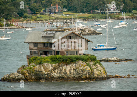 - Noyau adhérent l'emblématique hors de la grille au milieu de la baie de Narragansett dans Newport Rhode Island - utilise la conception durable et l'architecture verte Banque D'Images