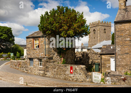 UK, Yorkshire, Horton dans Ribblesdale, très petite chambre à bord de st oswald's churchyard Banque D'Images