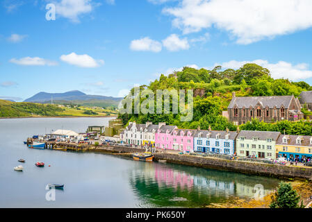 Paysage de la Portree Harbour en Ecosse, Royaume-Uni Banque D'Images