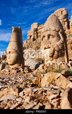 Photos d'Herekles & Apollo autour de la tombe du roi de Commagène Antochus 1 sur le sommet du Mont Nemrut, Turquie. Stock photos & Photo art prints. Dans Banque D'Images