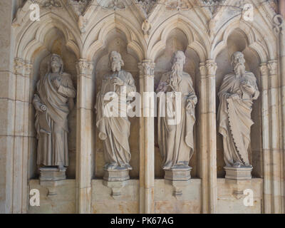 La Cathédrale de Skara, au 13ème siècle de style gothique est un siège d'évêques dans la ville suédoise de Skara, prophètes de l'ancien testament décrit par l'entrée Banque D'Images