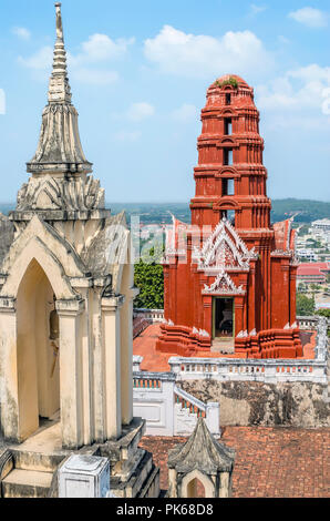 Red Chedi de Wat Phra Temple Khew, Khao Wang Hilltop Palace, Phetchaburi, Thailand Banque D'Images