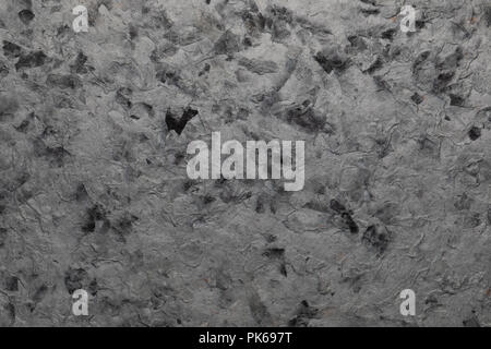 La texture du papier fait à la main avec des matériaux recyclés, les feuilles des arbres et de fibres de coton. Dans des tons délicats, ocre, vert clair et foncé. Banque D'Images