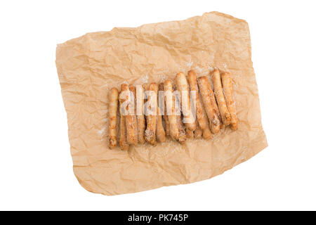 Bâtonnets de pain avec du fromage isolé sur fond blanc Banque D'Images