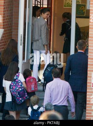 Madrid, Espagne. 11 Septembre, 2018. Les rois espagnols Felipe VI et Letizia Ortiz avec filles Leonor et Sofia de Bourbon au cours de la première journée d'école à Madrid le jeudi 11 septembre 2018 Crédit : CORDON PRESS/Alamy Live News Banque D'Images