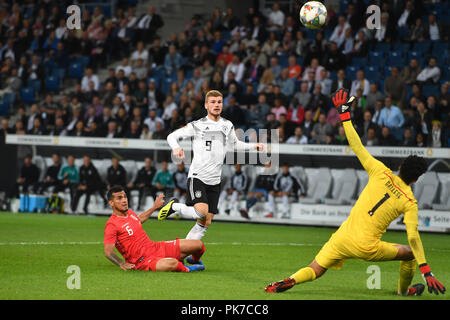 Köln, Deutschland. 09Th Sep 2018. goalchance Timo WERNER (GER), action, les duels contre Miguel TRAUCO (PER) et le gardien de Pedro GALLESE (P.), de la zone de mort. Soccer Laenderspiel, Allemagne (GER) - Pérou (PER) 2-1, le 09/09/2018 à Sinsheim/Wirsol Rhein-Neckar-Arena. Règlement DFB INTERDIRE TOUTE UTILISATION DE LA PHOTO COMME IMAGE DE SÉQUENCES ET/OU DE QUASI VIDÉO. Utilisation dans le monde entier | Credit : dpa/Alamy Live News Banque D'Images