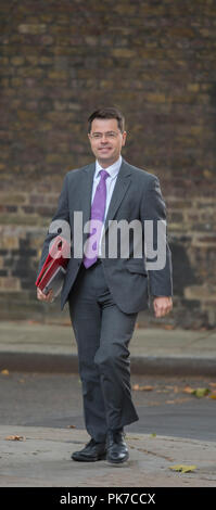 Downing Street, London, UK. Le 11 septembre 2018. James Brokenshire, Secrétaire d'État chargé du logement, des communautés et du Gouvernement Local arrive à Downing Street pour la réunion hebdomadaire du cabinet. Credit : Malcolm Park/Alamy Live News. Banque D'Images