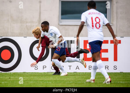 Riga, Lettonie. 11 septembre 2018. 11.09.2018. Riga, Lettonie Martins Kigurs (L) et Ademola Lookman (R), au cours de l'EURO U21 match de football de qualification Lettonie - France Crédit : Gints Ivuskans/Alamy Live News Banque D'Images