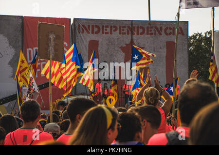 Barcelone, Espagne. 11 Septembre, 2018. Journée nationale de Catalunya (Diada de Catalunya), mille de personnes prenant part à la manifestation Crédit : Zhuliyan Zhekov/Alamy Live News Banque D'Images