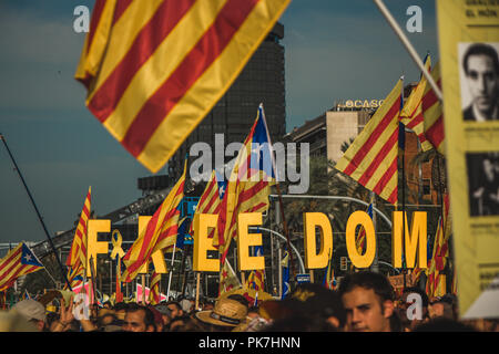 Barcelone, Espagne. 11 Septembre, 2018. Journée nationale de Catalunya (Diada de Catalunya), mille de personnes prenant part à la manifestation Crédit : Zhuliyan Zhekov/Alamy Live News Banque D'Images