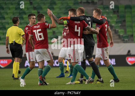 Budapest. Sep 11, 2018. Les joueurs de Hongrie célébrer au cours de l'ONU l'UEFA match de championnat entre la Hongrie et la Grèce à la Groupama Arena Stadium à Budapest, Hongrie le 11 septembre 2018. La Hongrie a gagné 2-1. Credit : Attila Volgyi/Xinhua/Alamy Live News Banque D'Images