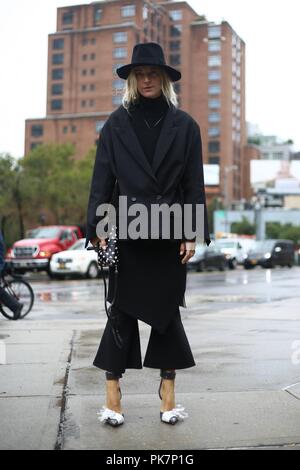 Ada styliste Kokosar posant dans la rue devant l'Zimmermann montrer lors de la Fashion Week de New York - 10 septembre 2018 - Photo : Manhattan Piste ***pour un usage éditorial uniquement ?*** | Verwendung weltweit Banque D'Images