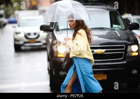 La Géorgie Tal posant dans la rue pendant la Fashion Week de New York - 10 septembre 2018 - Photo ***pour un usage éditorial uniquement*** | Verwendung weltweit Banque D'Images