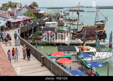 John's Pass Village Boardwalk un emplacement touristique près de Madeir Beach Florida, USA Banque D'Images