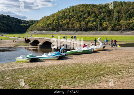 Aseler vieux pont, le lac Edersee à marée basse, Hesse, Germany, Europe Banque D'Images