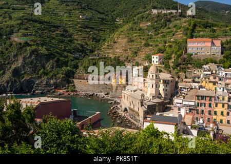 Village de Vernazza vue du Château des Doria Doria (château), l'un des 5 villages des Cinque Terre, ligurie, italie Banque D'Images