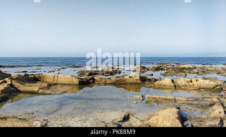 Plages et falaises de l'île de Tabarca en été à Alicante, Espagne Banque D'Images