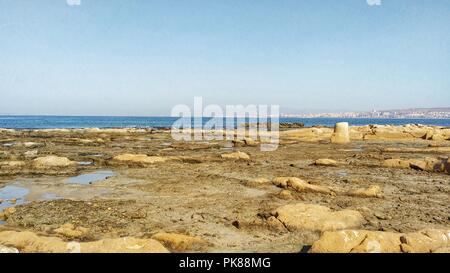 Plages et falaises de l'île de Tabarca en été à Alicante, Espagne Banque D'Images