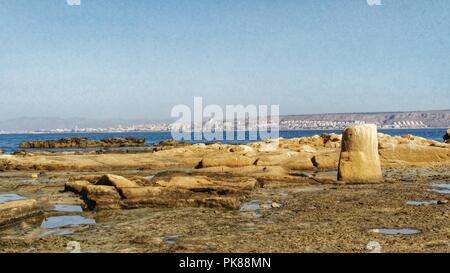 Plages et falaises de l'île de Tabarca en été à Alicante, Espagne Banque D'Images