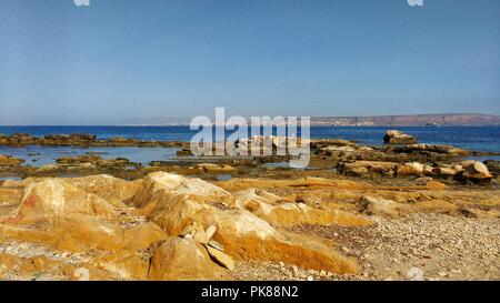 Plages et falaises de l'île de Tabarca en été à Alicante, Espagne Banque D'Images