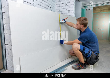 La mesure de l'homme fiche de plâtre pour la construction d'intérieur Banque D'Images