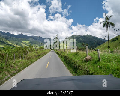 Route de la vallée de Cocora près de Salento, Colombie Banque D'Images