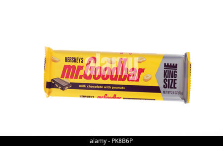 M. Goodbar Hershey's chocolat au lait avec des cacahuètes candy bar king size isolé sur fond blanc Banque D'Images