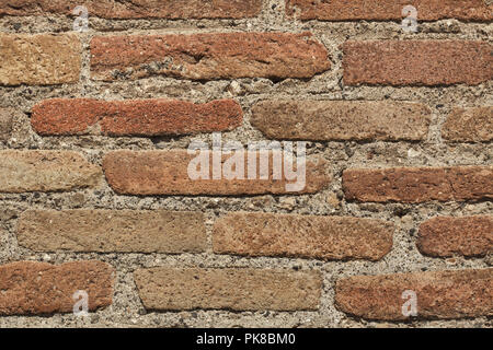 Vieux Mur de brique dans le site archéologique de Pompéi (Pompei) près de Naples, Campanie, Italie. Banque D'Images