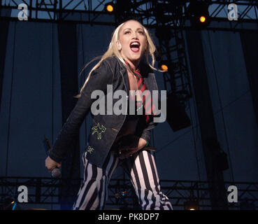 Gwen Stefani de aucun doute en prestation au Festival de musique de Midtown à Atlanta, Géorgie, le 5 mai 2002. Crédit : Chris McKay / Mediapunch Banque D'Images