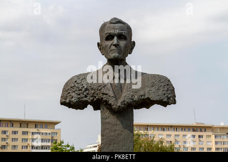 Buste en bronze de Corneliu Coposu, à côté de la place de la révolution dans l'Église Kretzulescu, Bucarest, Roumanie. Banque D'Images