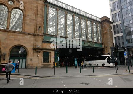 La gare centrale pont ferroviaire sur Argyle Street à Hope Street, Glasgow, Scotland, UK, est affectueusement connu sous le parapluie du Hielanman. Banque D'Images