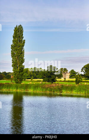 Tixall Tixall gatehouse vu de large et le canal près de Great Haywood Banque D'Images