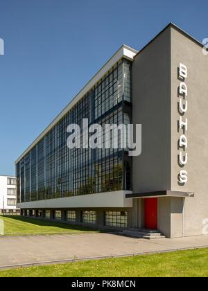 Le bâtiment du Bauhaus, Dessau, Allemagne, 2018. Artiste : Alan John Ainsworth. Banque D'Images