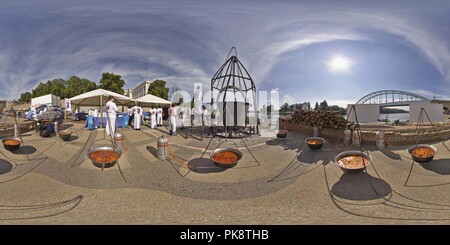 Vue panoramique à 360° de Festival du poisson le chaudron géant