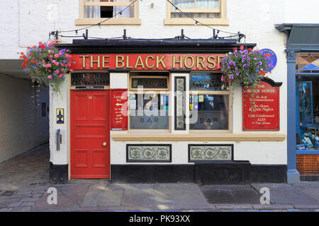 Le cheval noir, un Tetley Heritage Inn, Church Street, Whitby, North Yorkshire, Angleterre, Royaume-Uni. Banque D'Images