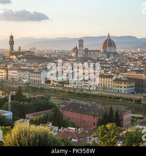 Vue depuis la Piazzale Michelangelo sur la ville de Florence, Toscane, Italie Banque D'Images