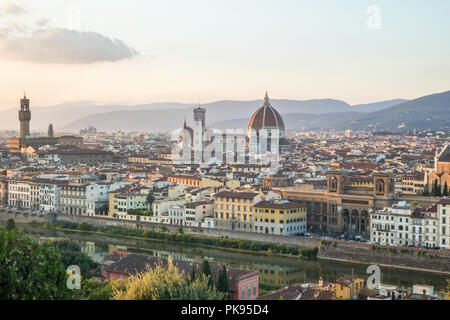 Vue depuis la Piazzale Michelangelo sur la ville de Florence, Toscane, Italie. Banque D'Images